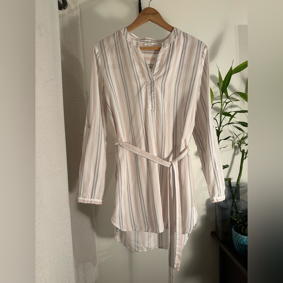 Camber & Grace Blouse - Picture 1 of 7